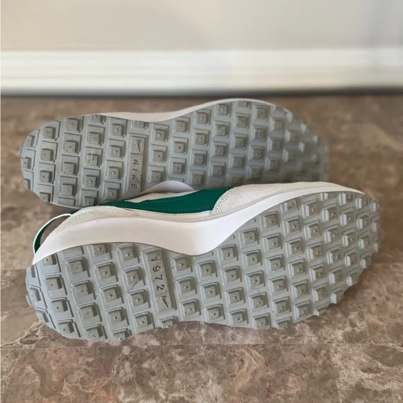 Nike Waffle Debut Sneakers – Summit White / Malachite Green (Women’s Size 8) - Picture 7 of 13